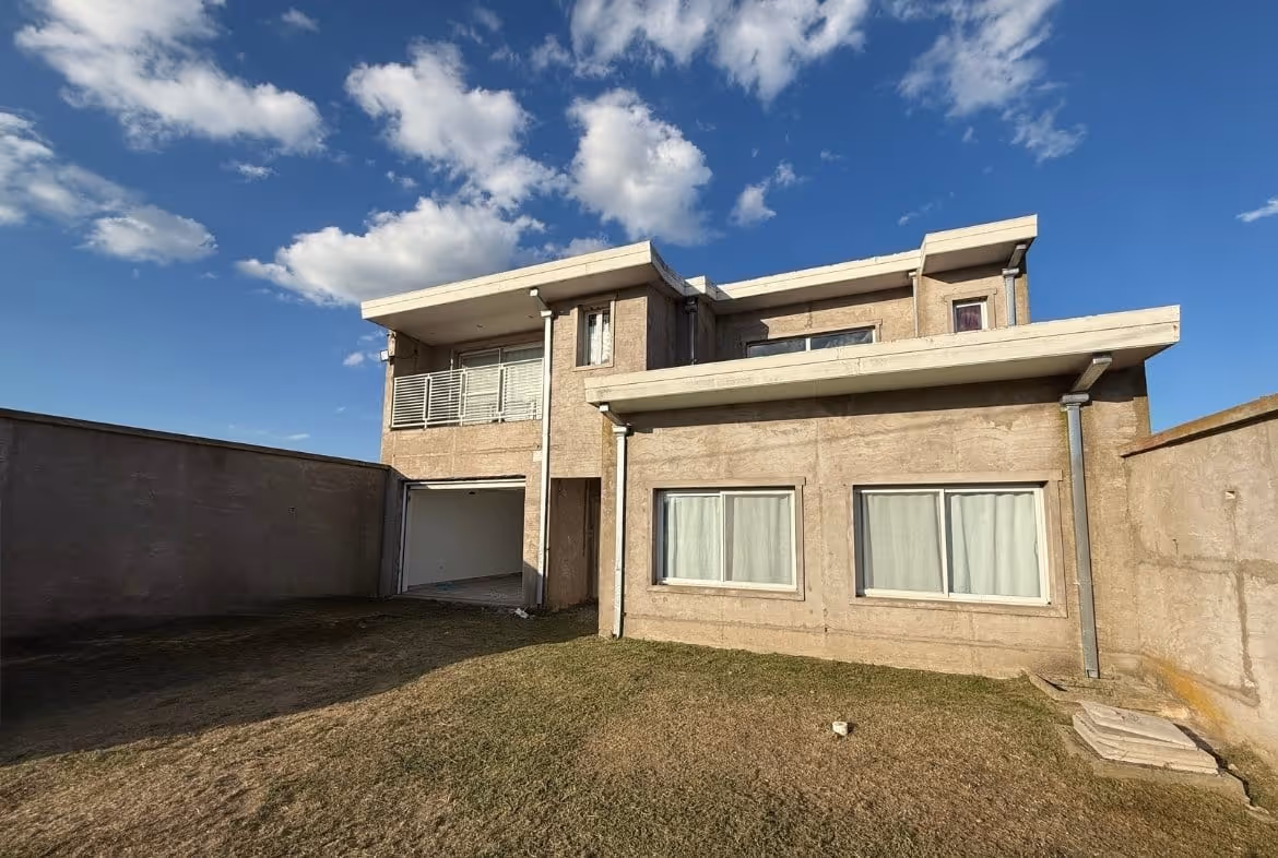 Frente de casa en venta en Balcarce