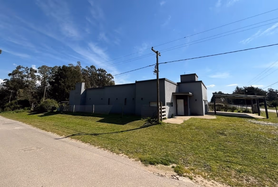 Frente de casa en venta en Balcarce