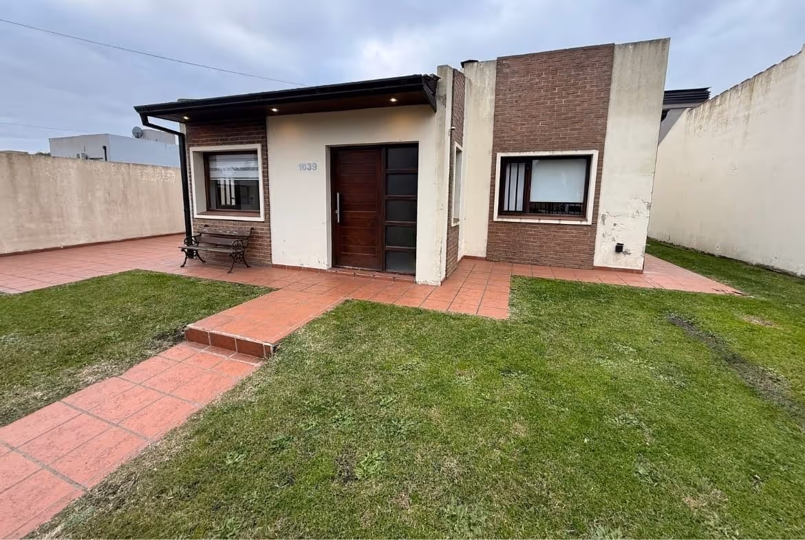 Frente de casa en venta en Balcarce