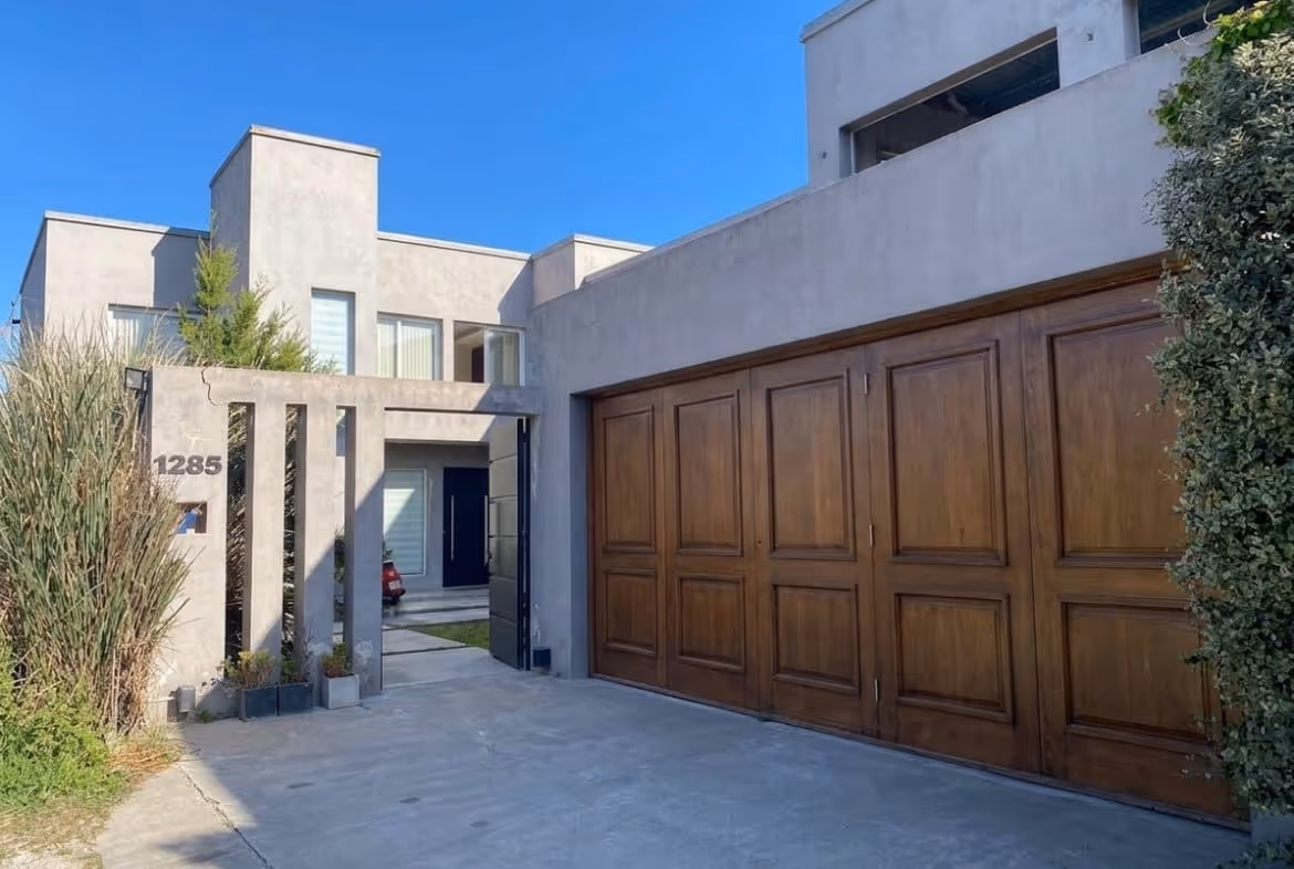 Frente de casa en venta en Balcarce