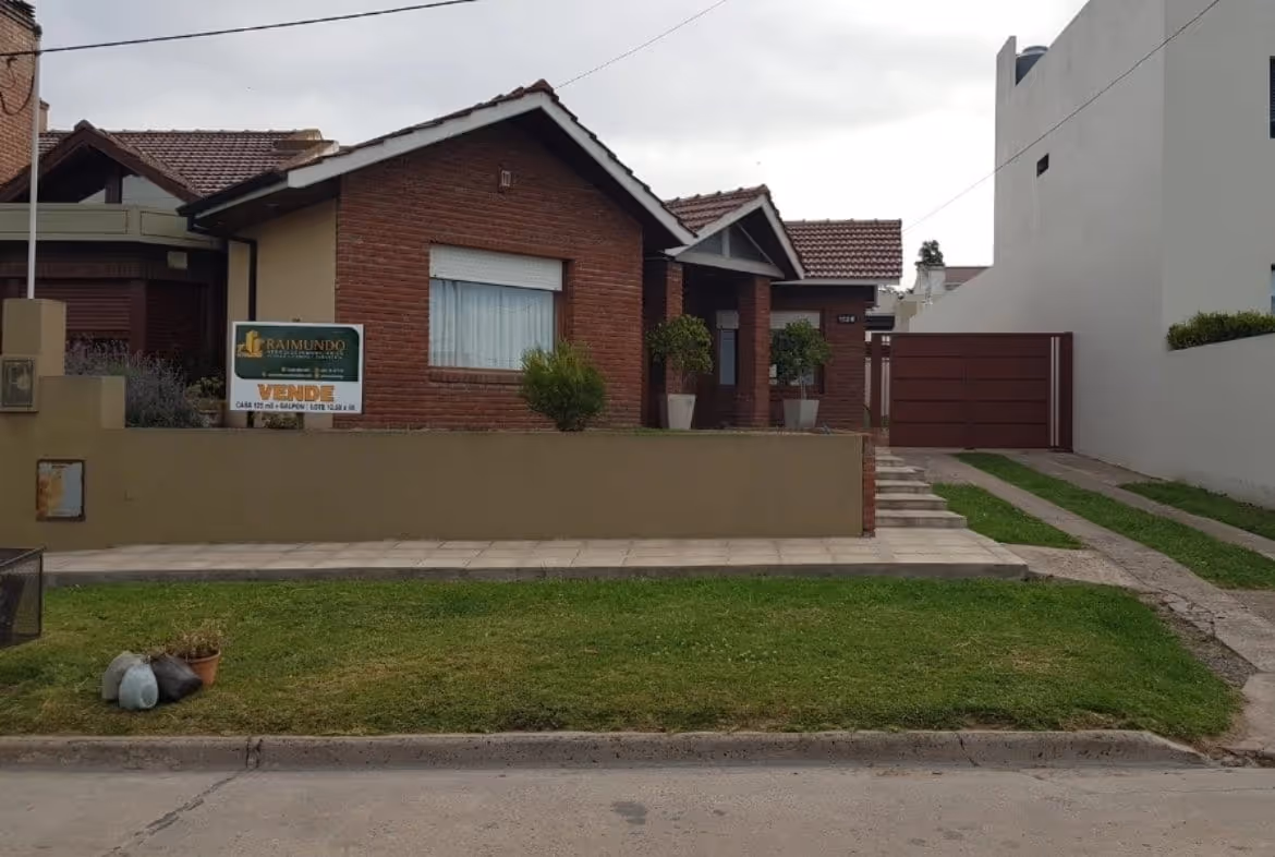 Frente de casa en venta en Balcarce