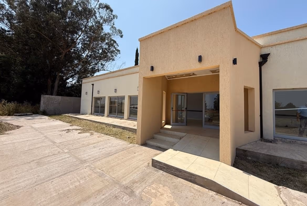 Frente de hotel en venta en Balcarce