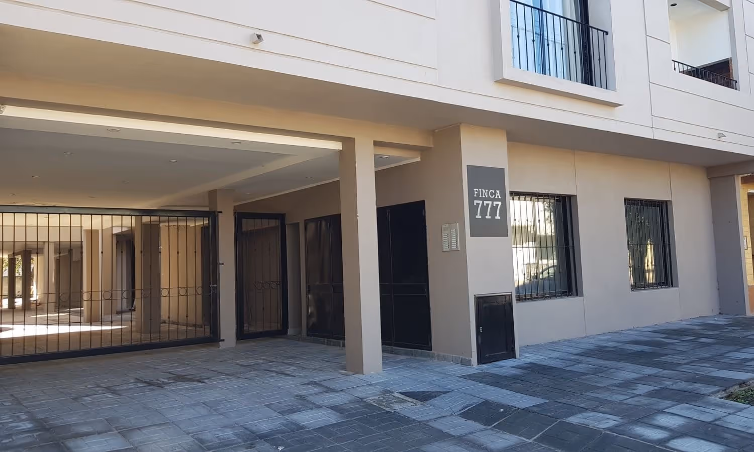 Frente de departamento en venta en Balcarce