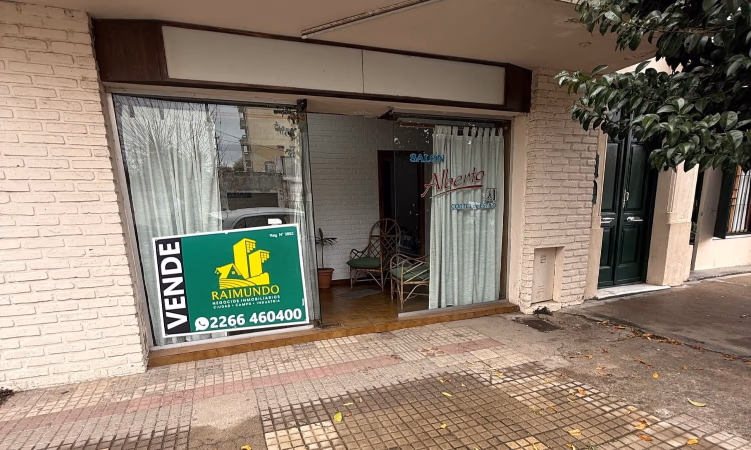Frente de local comercial en venta en Balcarce