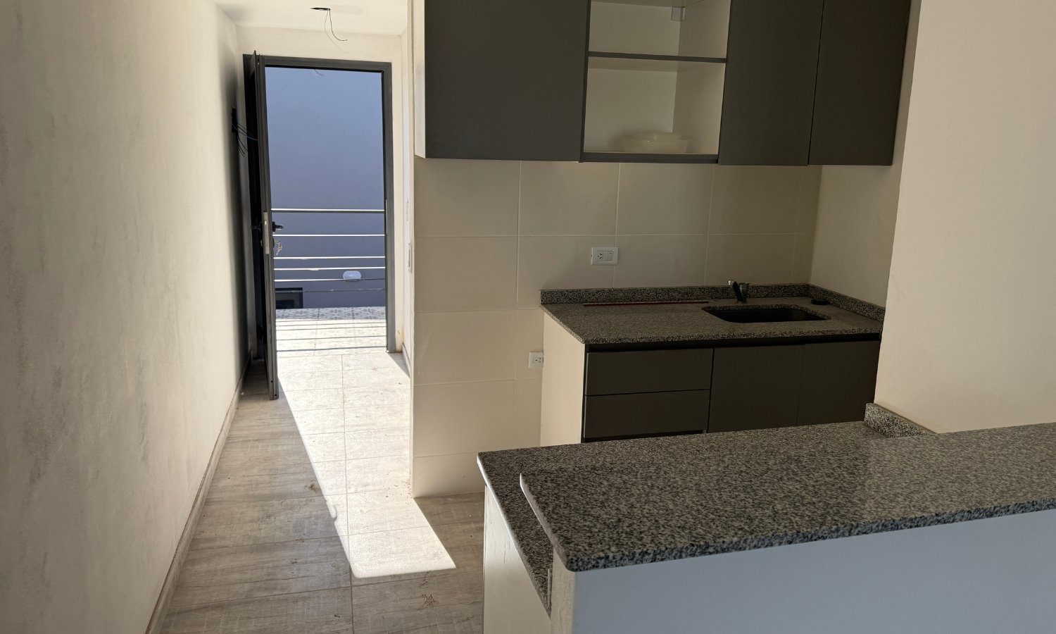 cocina-barra-desayunadora-practica-depto-balcarce