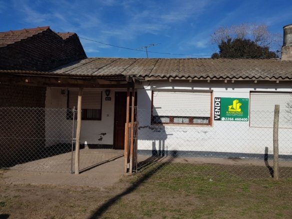 Casa con gran lote y galpón